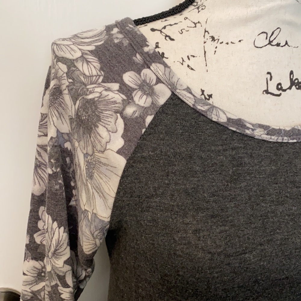 Thread Studio Top - Picture 2 of 4
